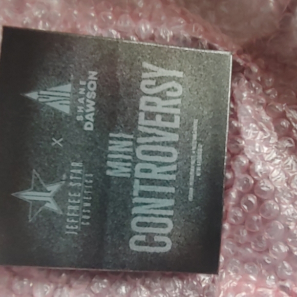 Mini Controversy - Picture 3 of 5